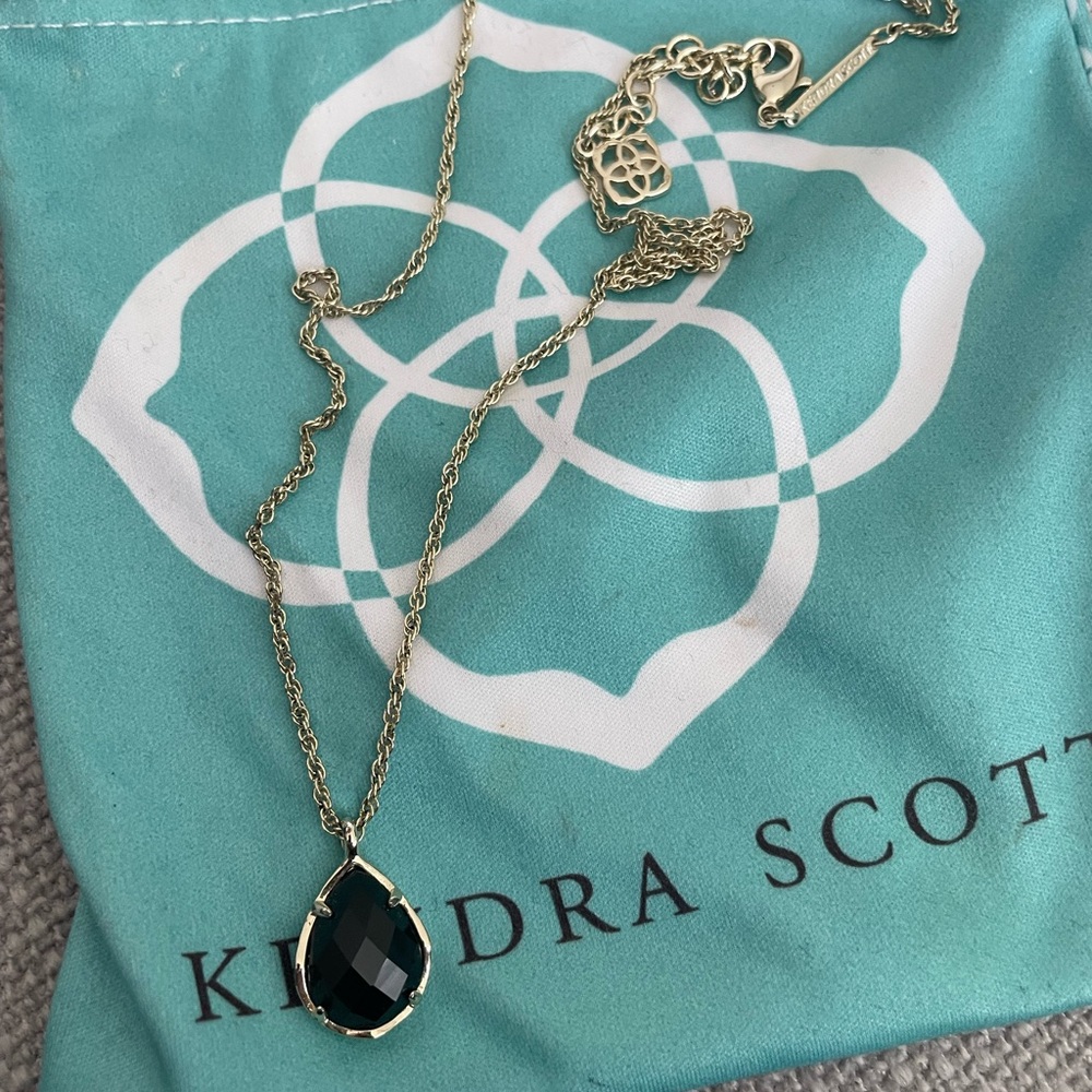 Kendra Scott necklace